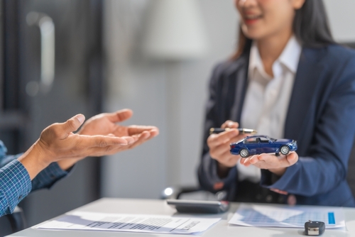 Los Angeles Lemon Law Consultant Discussing Car Defect Claim