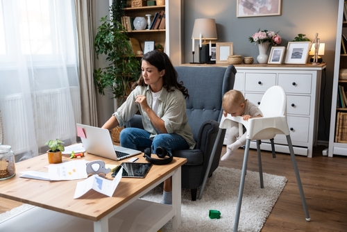 Texas Single Mother Reviewing Child Support Net Resources